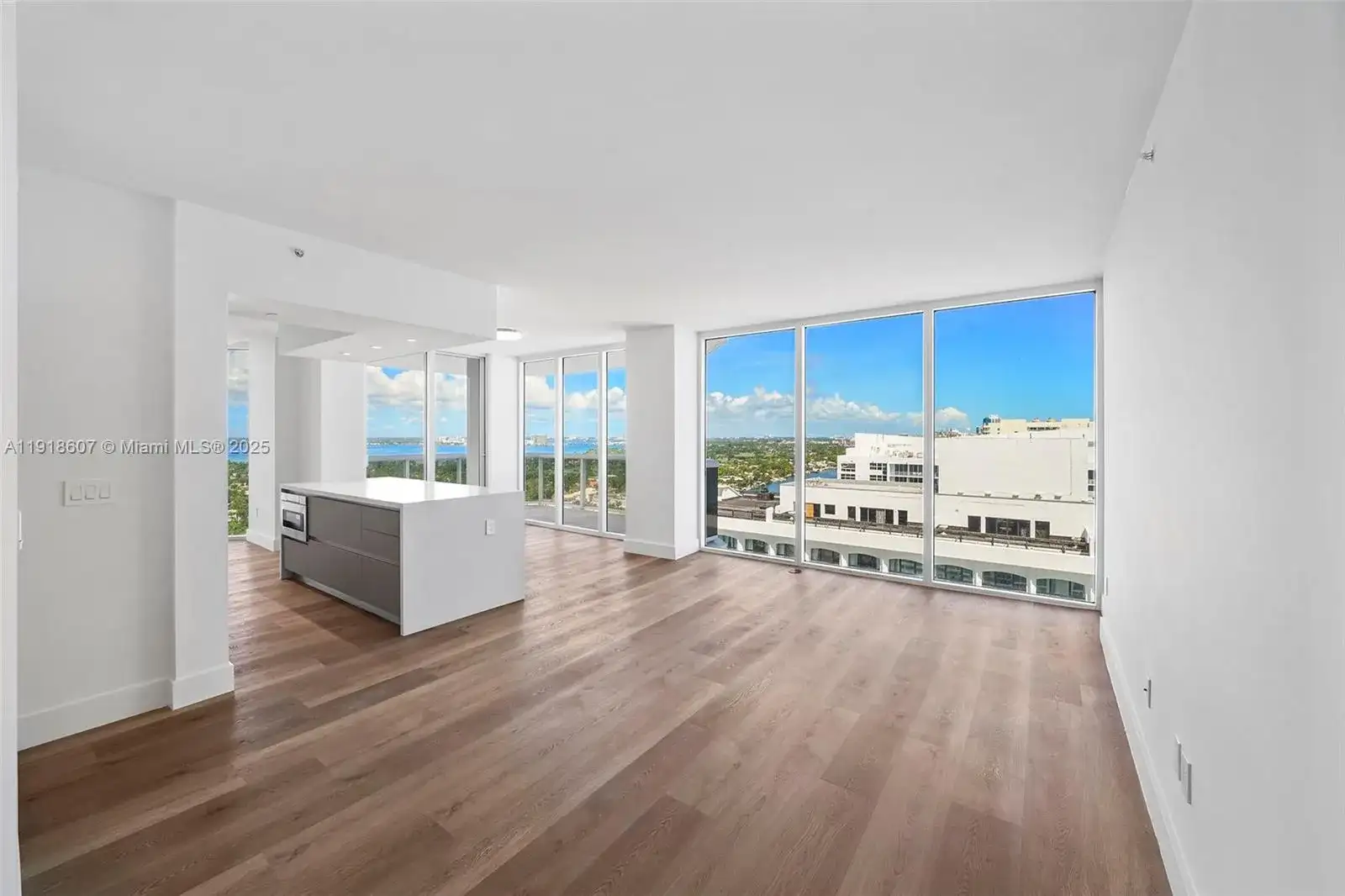 4779 Collins Ave # 2407, Miami Beach FL 33140 photo 2