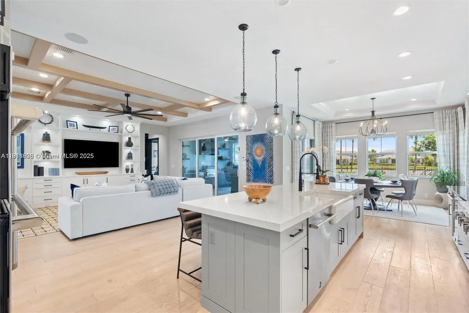 9369 Crestview Cir, Palm Beach Gardens FL 33412
