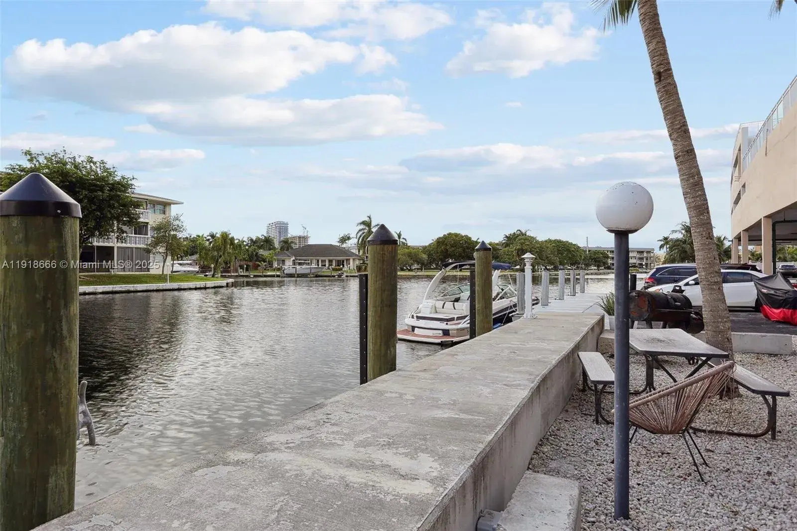 427 Golden Isles Dr # 11F, Hallandale Beach FL 33009
