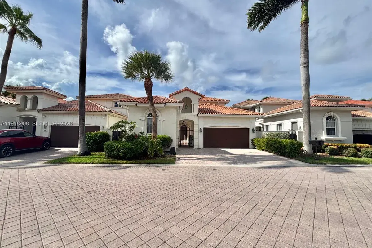 1141 Waterside Ln, Hollywood FL 33019