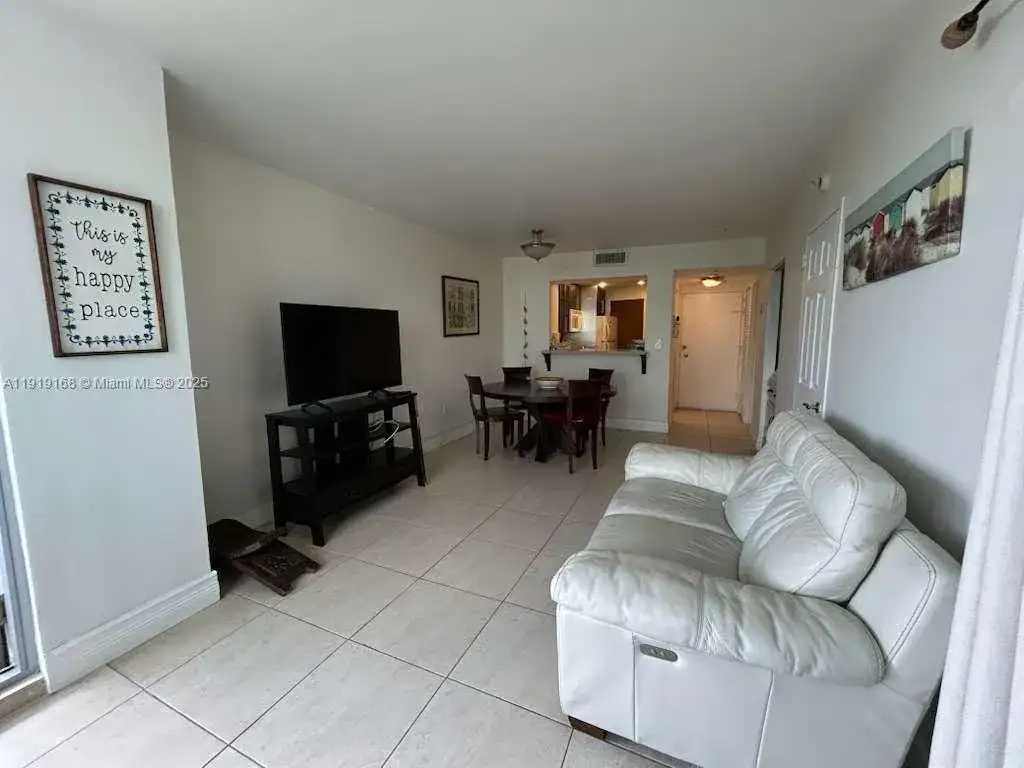 2899 Collins Ave # 625, Miami Beach FL 33140 photo 2