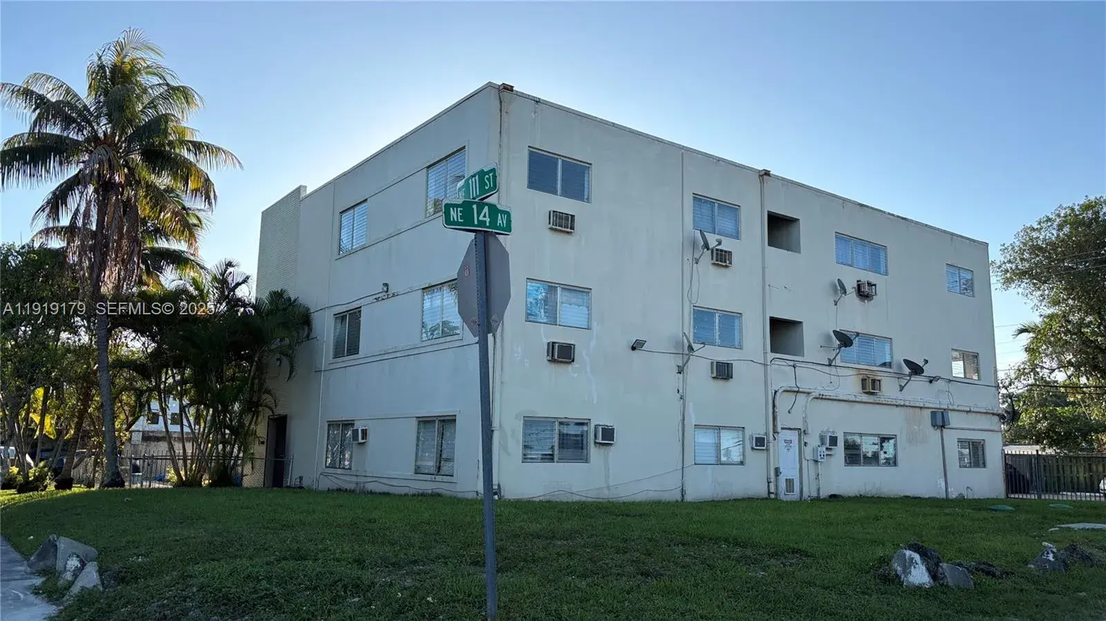 1400 NE 111th St, Miami FL 33161