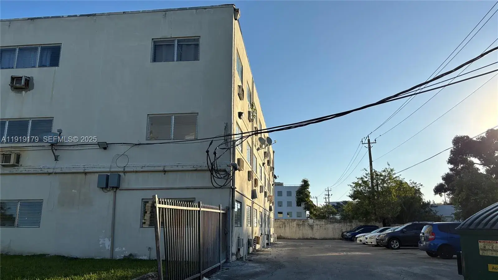 1400 NE 111th St, Miami FL 33161