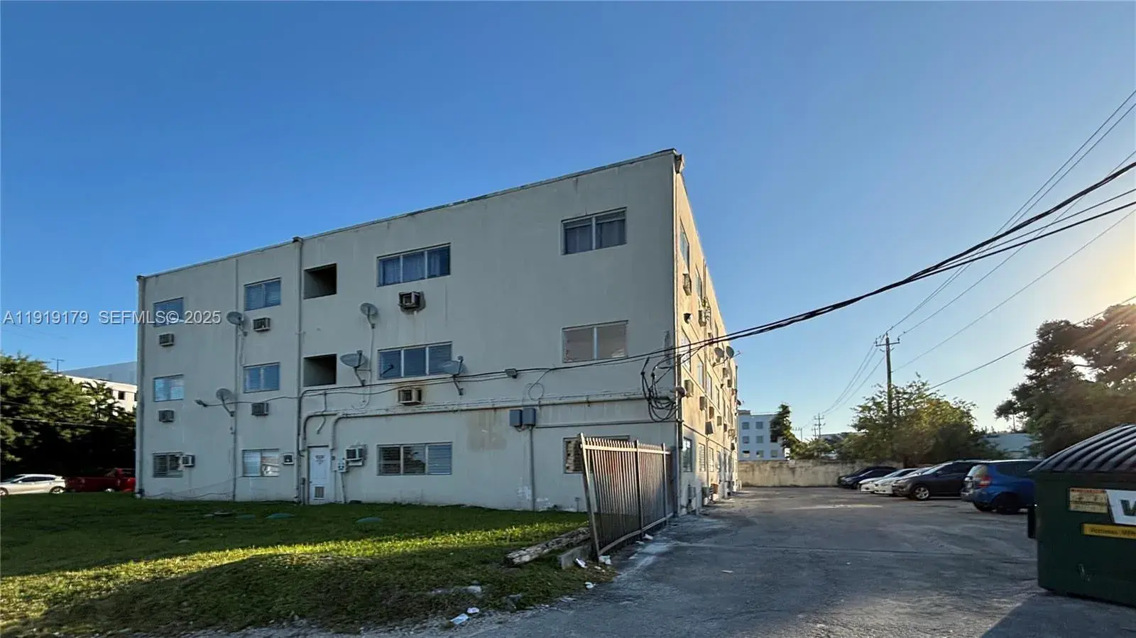 1400 NE 111th St, Miami FL 33161