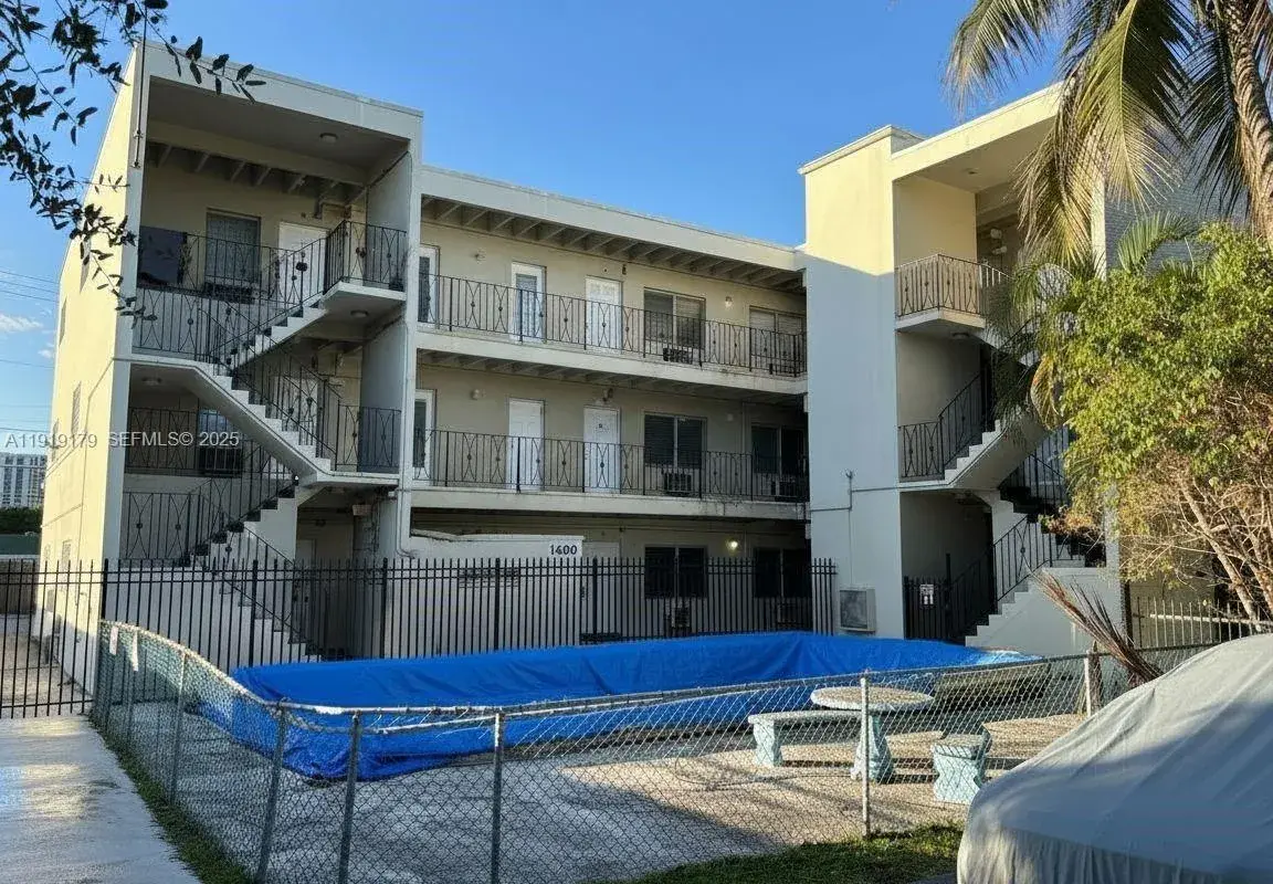 1400 NE 111th St, Miami FL 33161