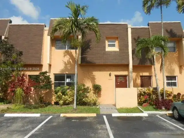 5831 Blueberry Ct # 80, Lauderhill FL 33313 photo 2