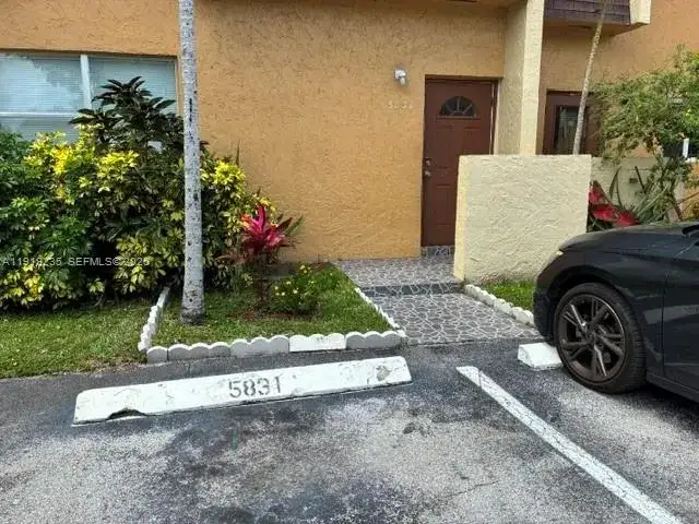 5831 Blueberry Ct # 80, Lauderhill FL 33313 photo 3