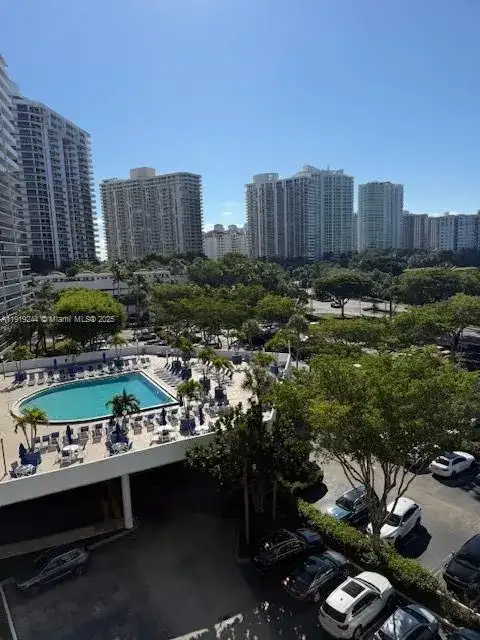 3701 N Country Club Dr # 706, Aventura FL 33180 photo 2