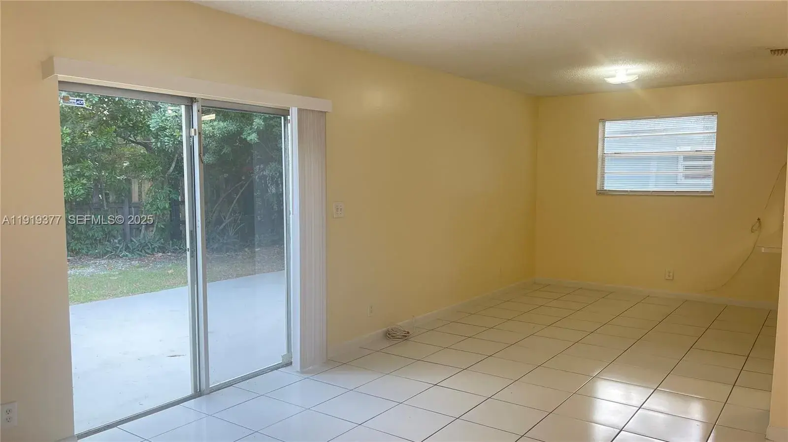 2444 Raleigh St, Hollywood FL 33020