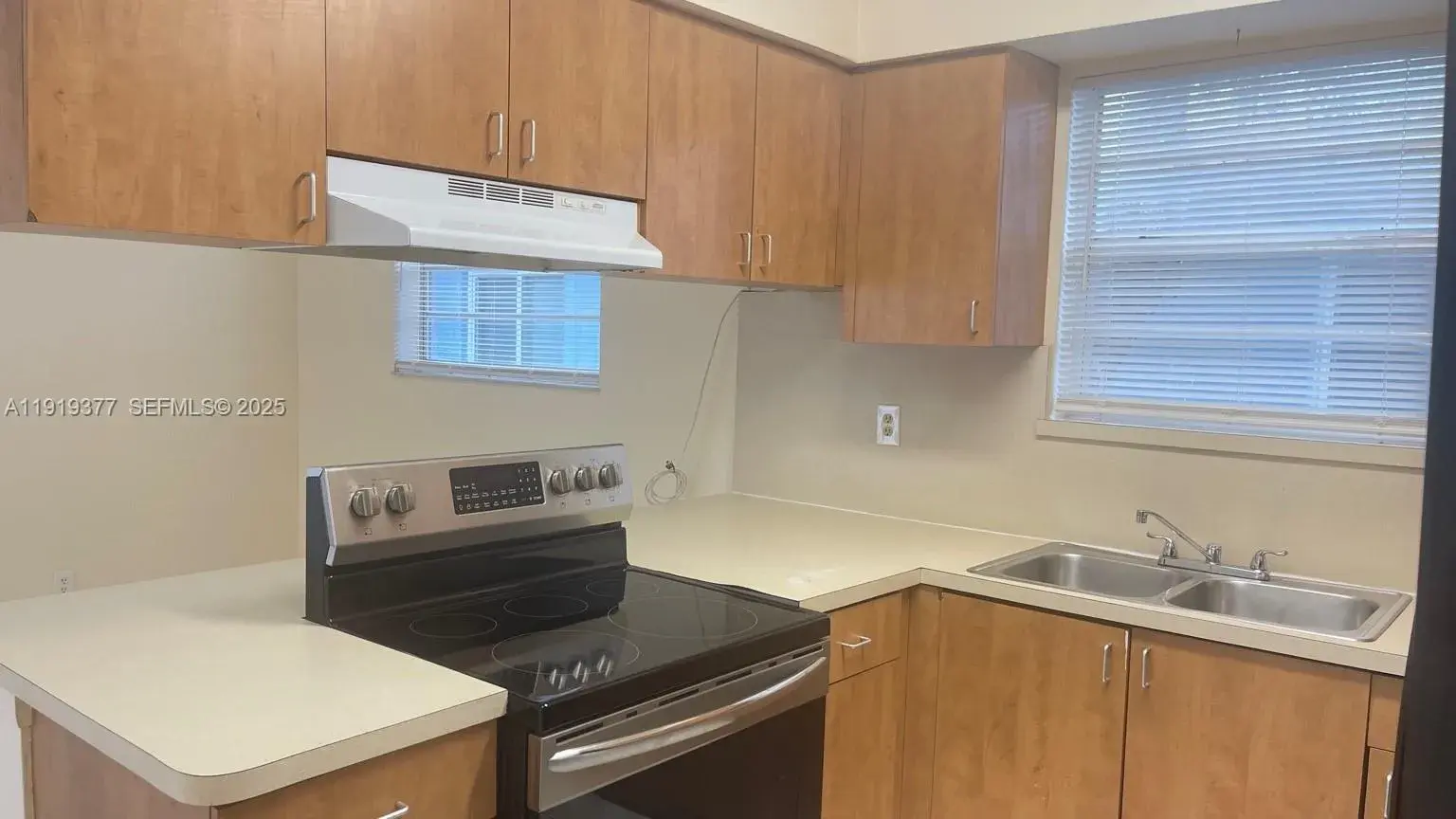 2444 Raleigh St, Hollywood FL 33020