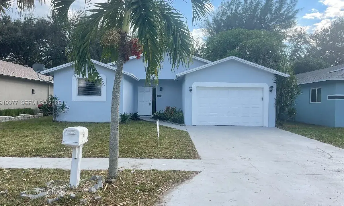 2444 Raleigh St, Hollywood FL 33020