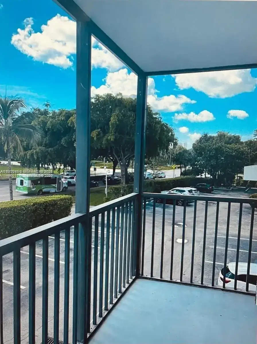 3375 N Country Club Dr # 102, Aventura FL 33180 photo 2