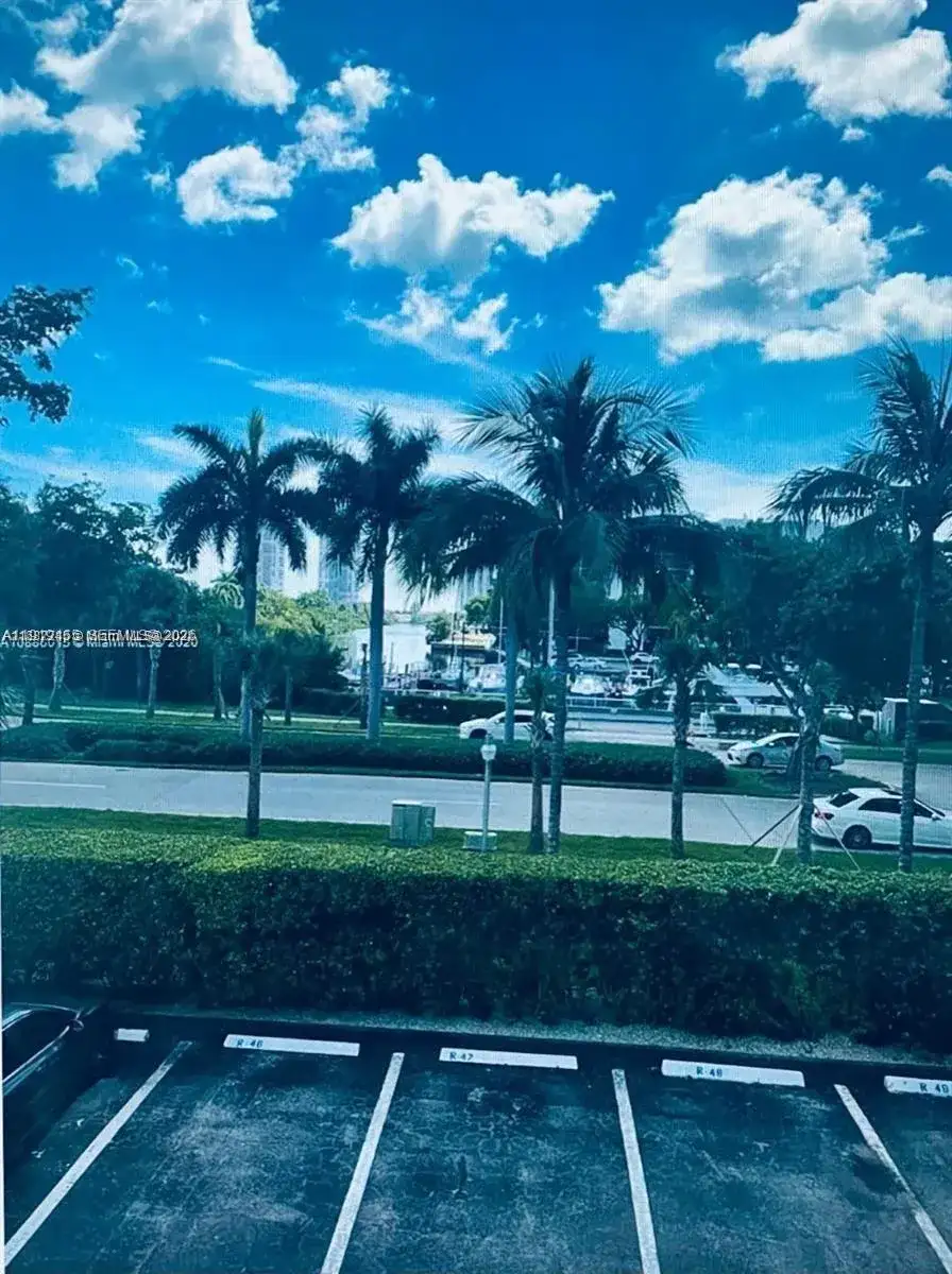3375 N Country Club Dr # 102, Aventura FL 33180 photo 3