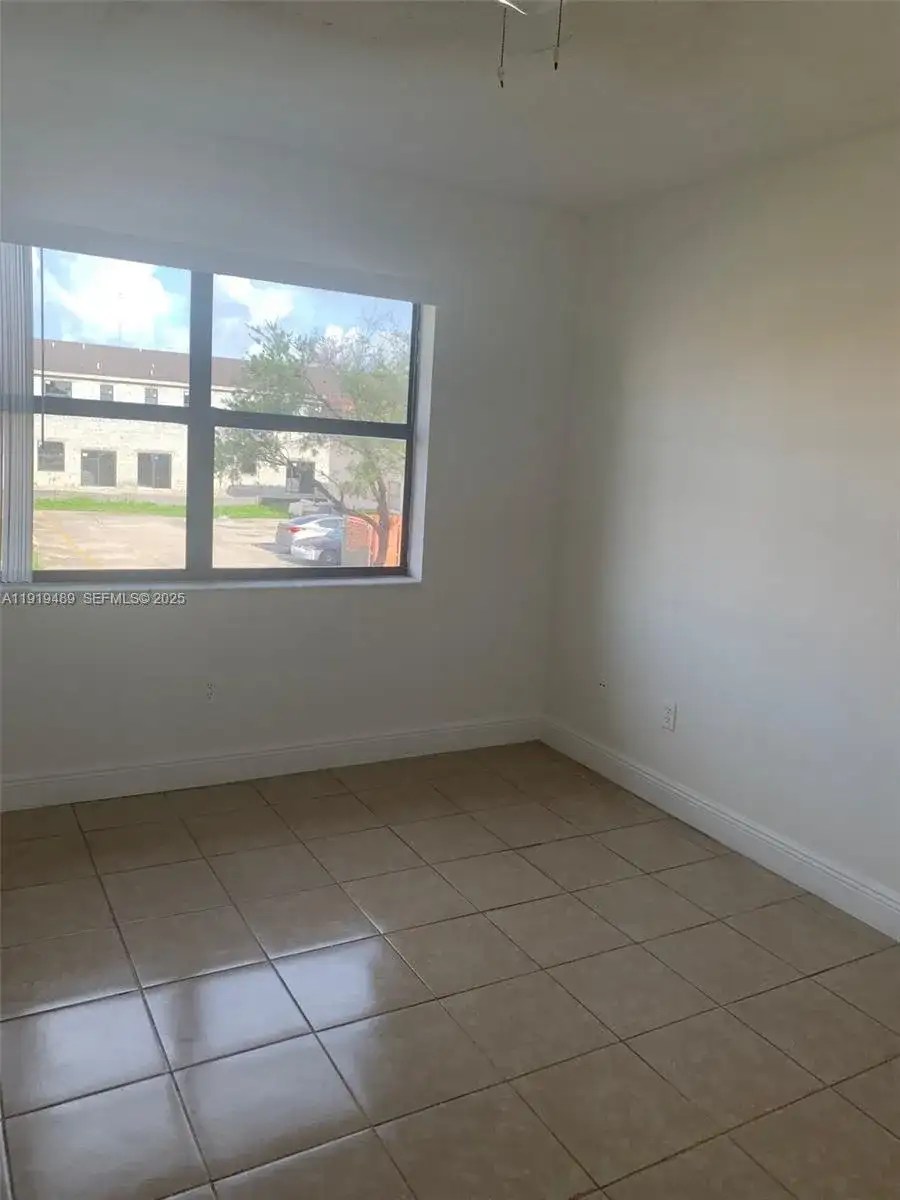 20815 NE 8th Ct # 20, Miami FL 33179 photo 4
