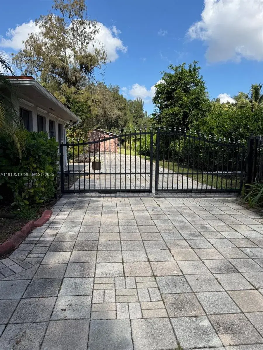 5461 W Broward Blvd, Plantation FL 33317