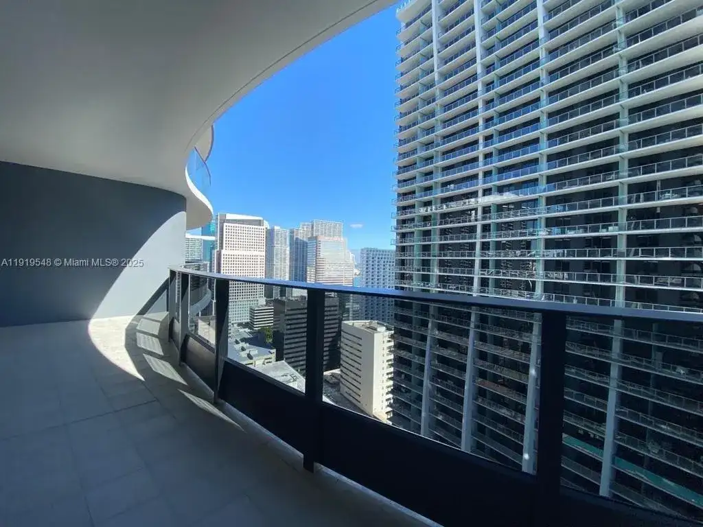 1000 Brickell Plz # 3207, Miami FL 33131 photo 2