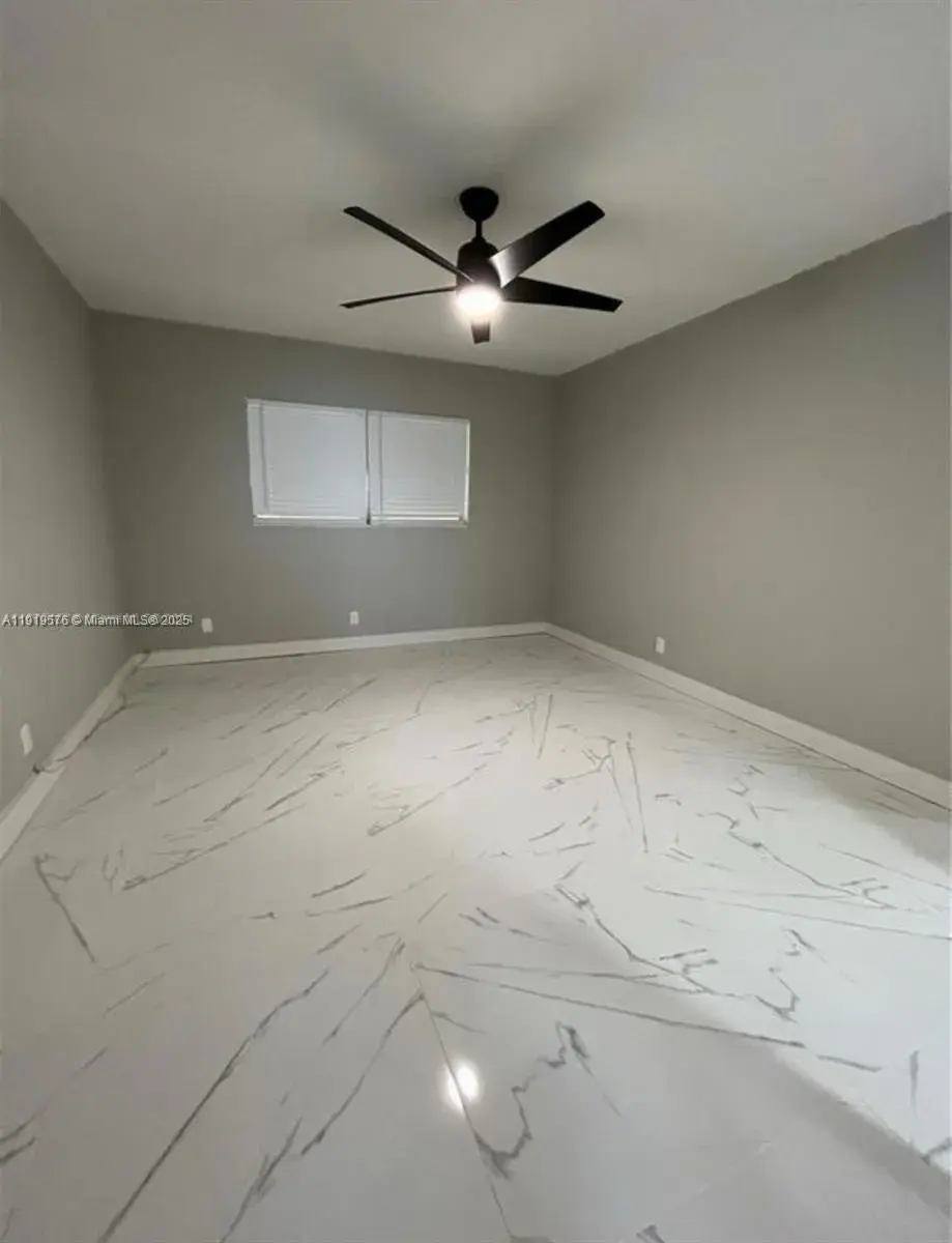 5102 NW 36th St # 605, Lauderdale Lakes FL 33319
