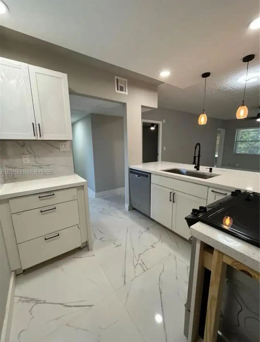 5102 NW 36th St # 605, Lauderdale Lakes FL 33319 photo 4
