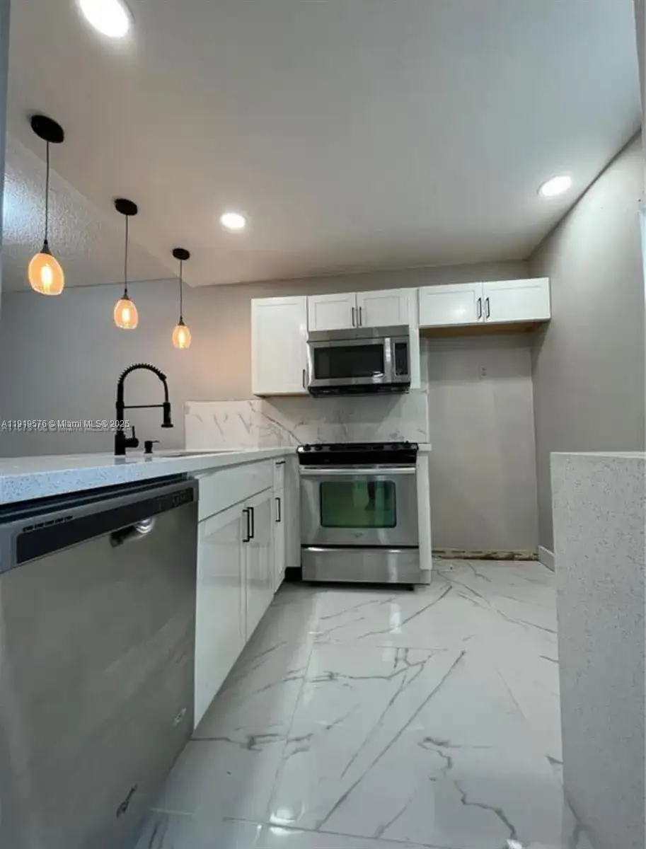 5102 NW 36th St # 605, Lauderdale Lakes FL 33319 photo 5