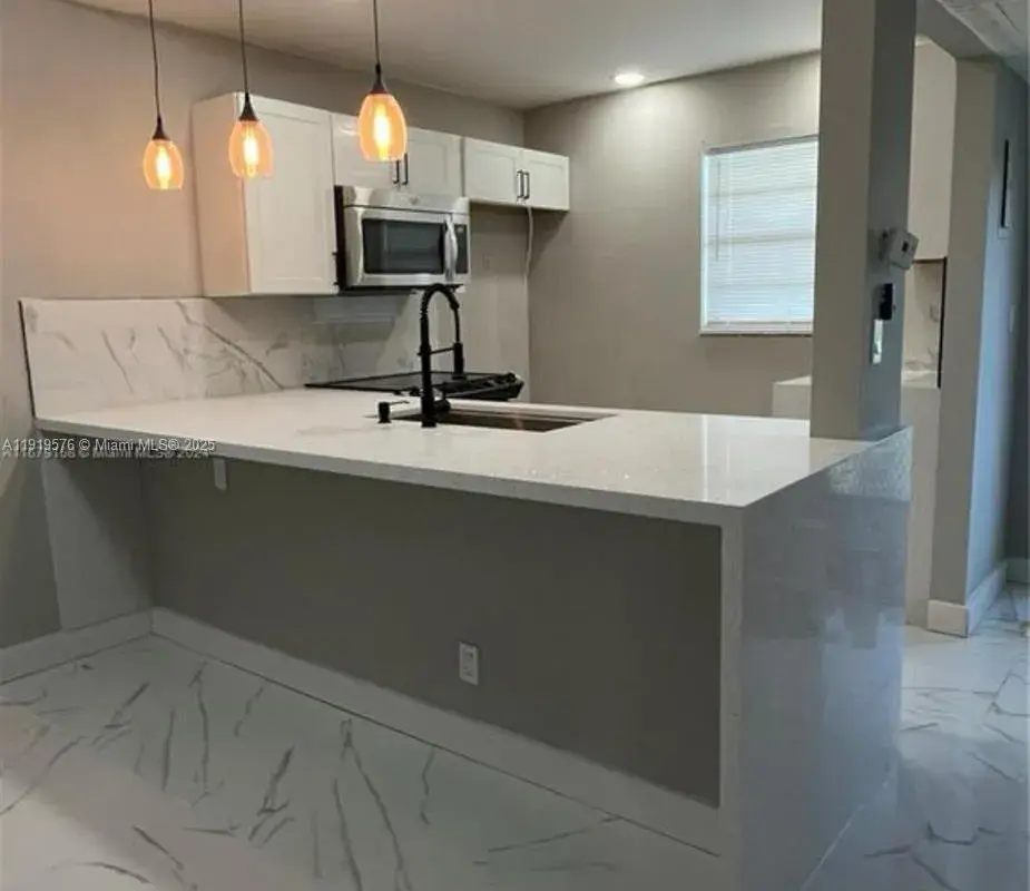 5102 NW 36th St # 605, Lauderdale Lakes FL 33319
