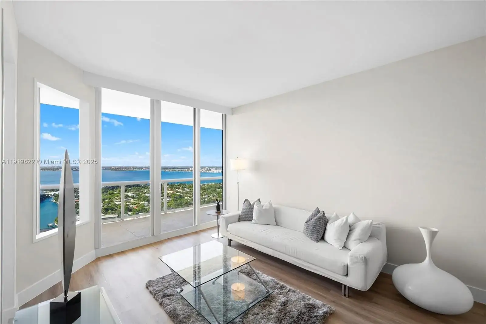 4775 Collins Ave, Miami Beach FL 33140 photo 4
