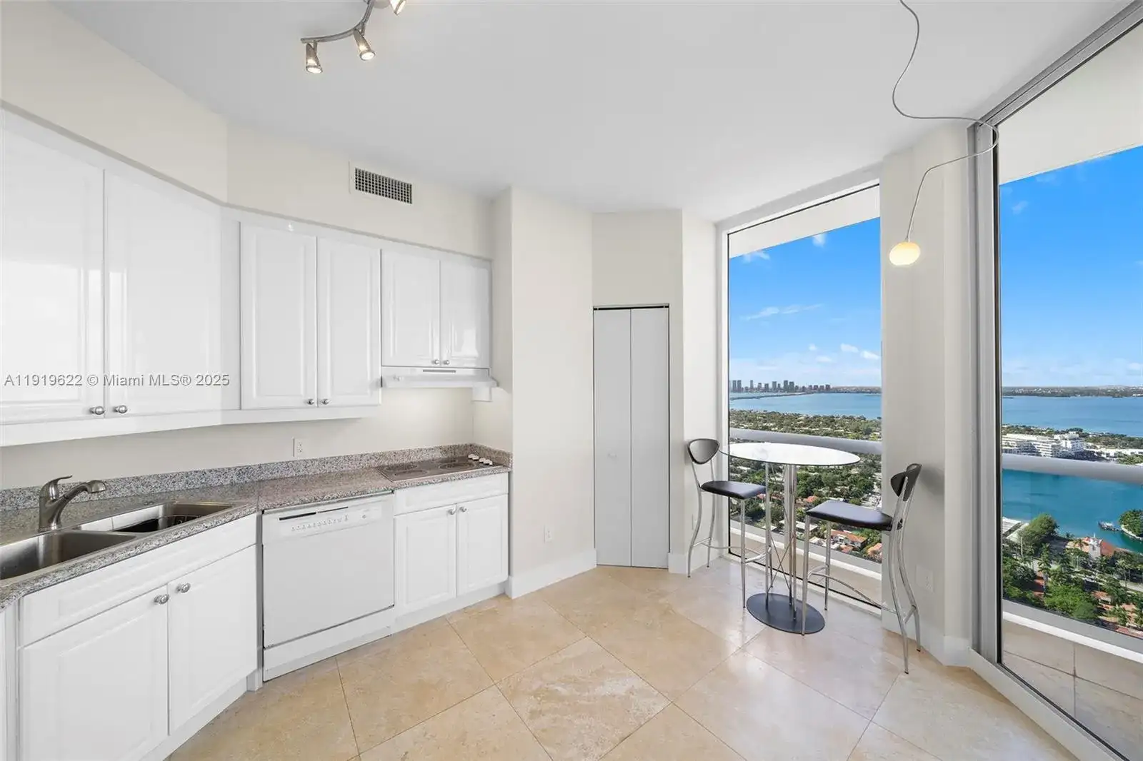 4775 Collins Ave, Miami Beach FL 33140 photo 5