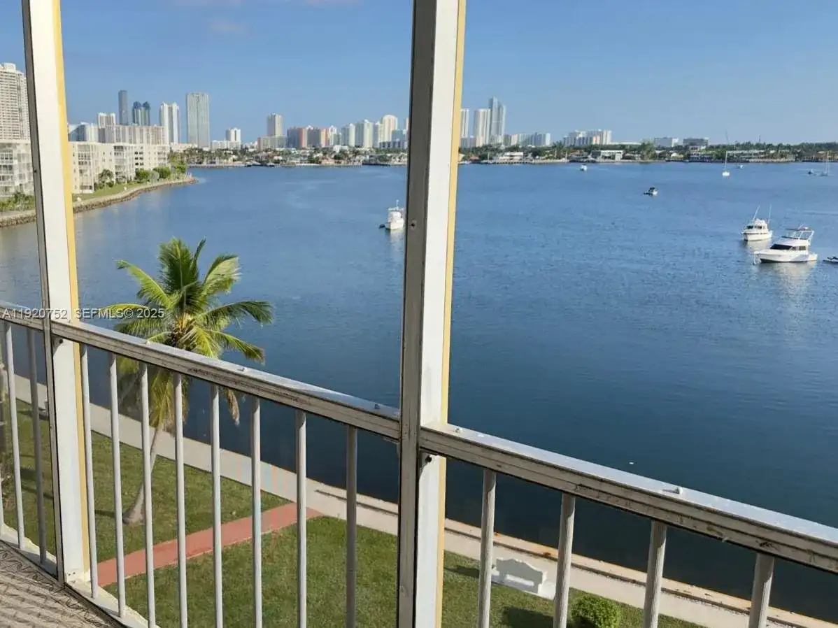 2910 Point East Dr # M610, Aventura FL 33160 photo 3