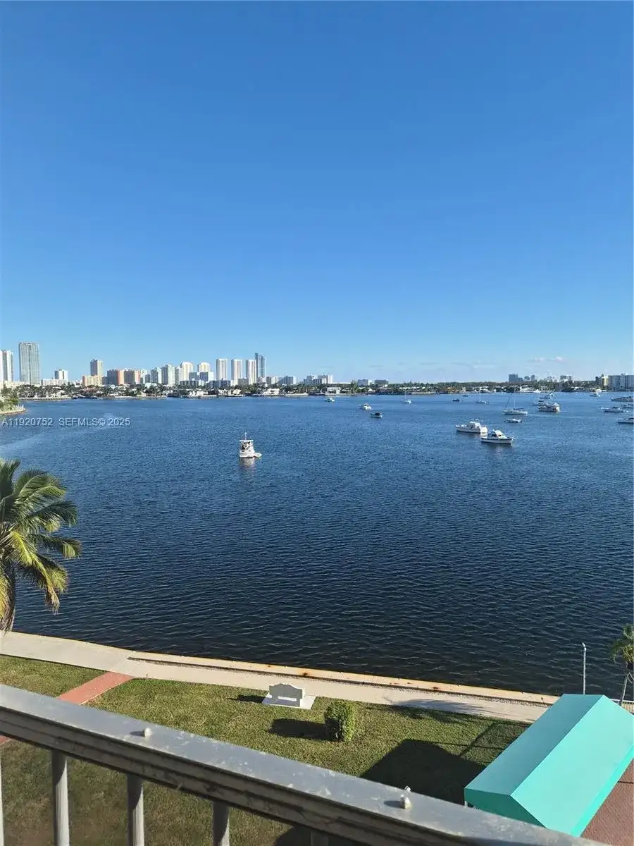 2910 Point East Dr # M610, Aventura FL 33160 photo 5