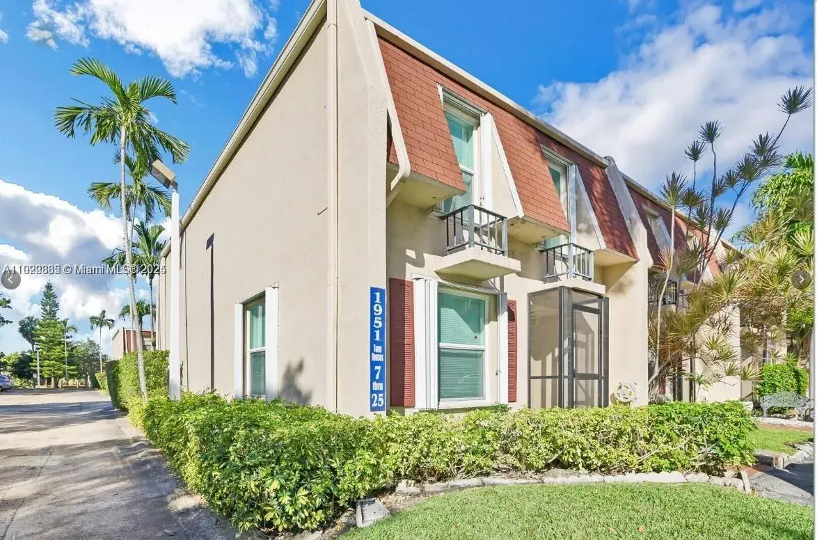 1951 Atlantic Shores Blvd # 8, Hallandale Beach FL 33009