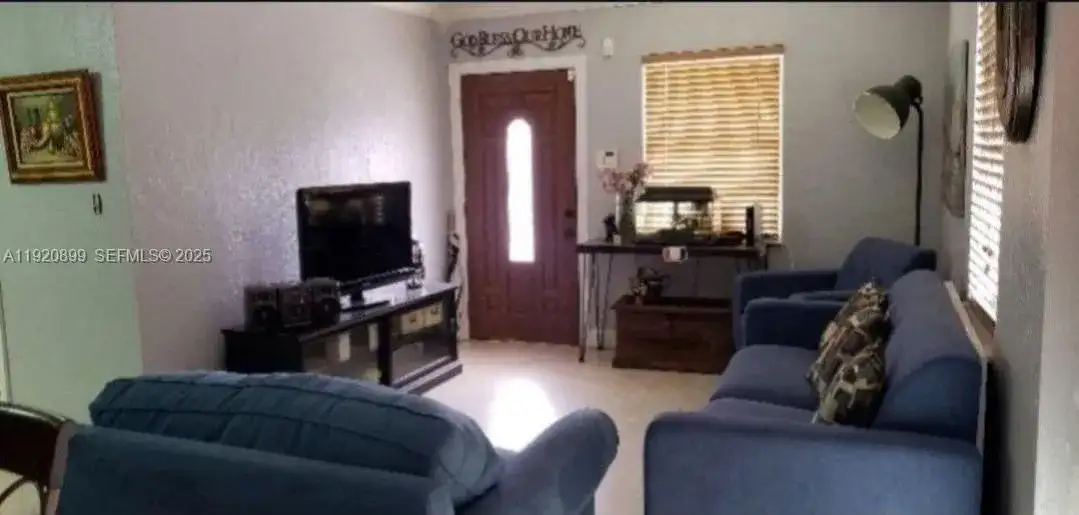 621 E 39th St, Hialeah FL 33013 photo 2
