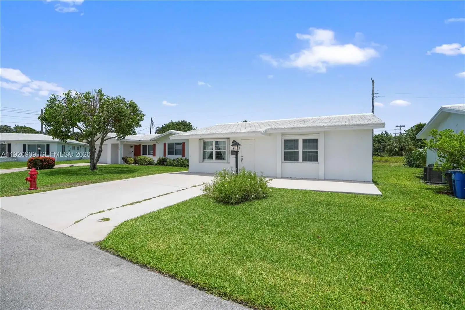 142 NW 10th Ct, Boynton Beach FL 33426 photo 2