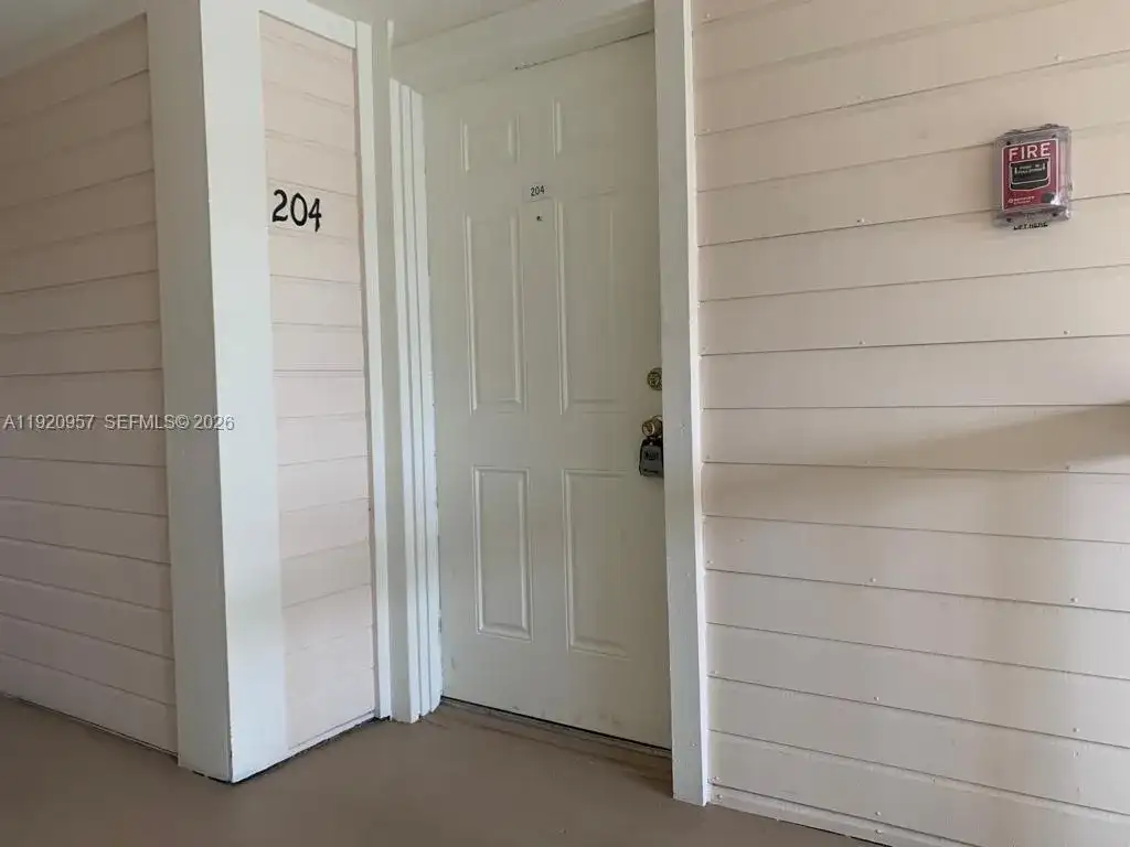907 NE 199th St # 204, Miami FL 33179 photo 2