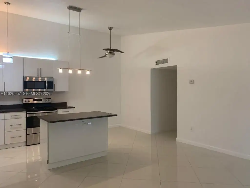 907 NE 199th St # 204, Miami FL 33179 photo 3