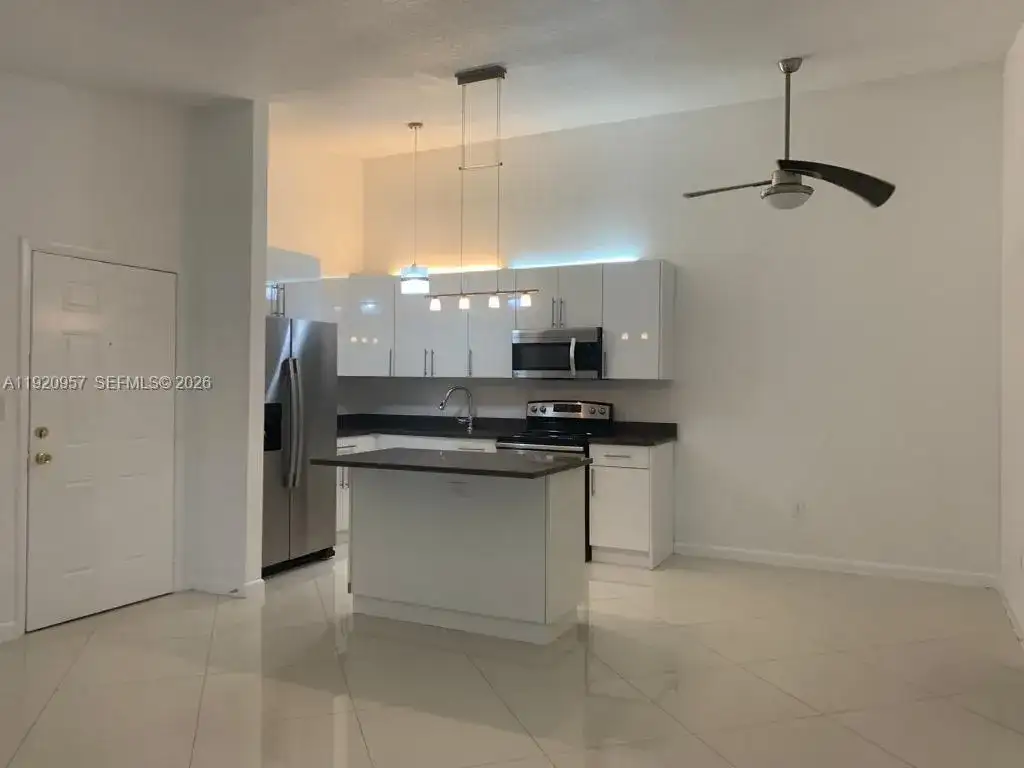 907 NE 199th St # 204, Miami FL 33179 photo 4