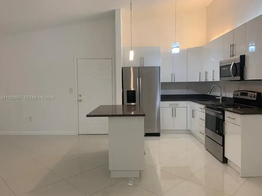 907 NE 199th St # 204, Miami FL 33179 photo 5