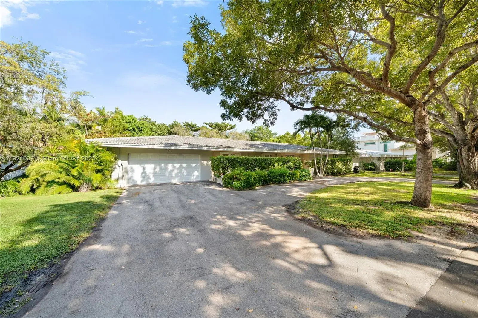 341 Island Dr, Key Biscayne FL 33149