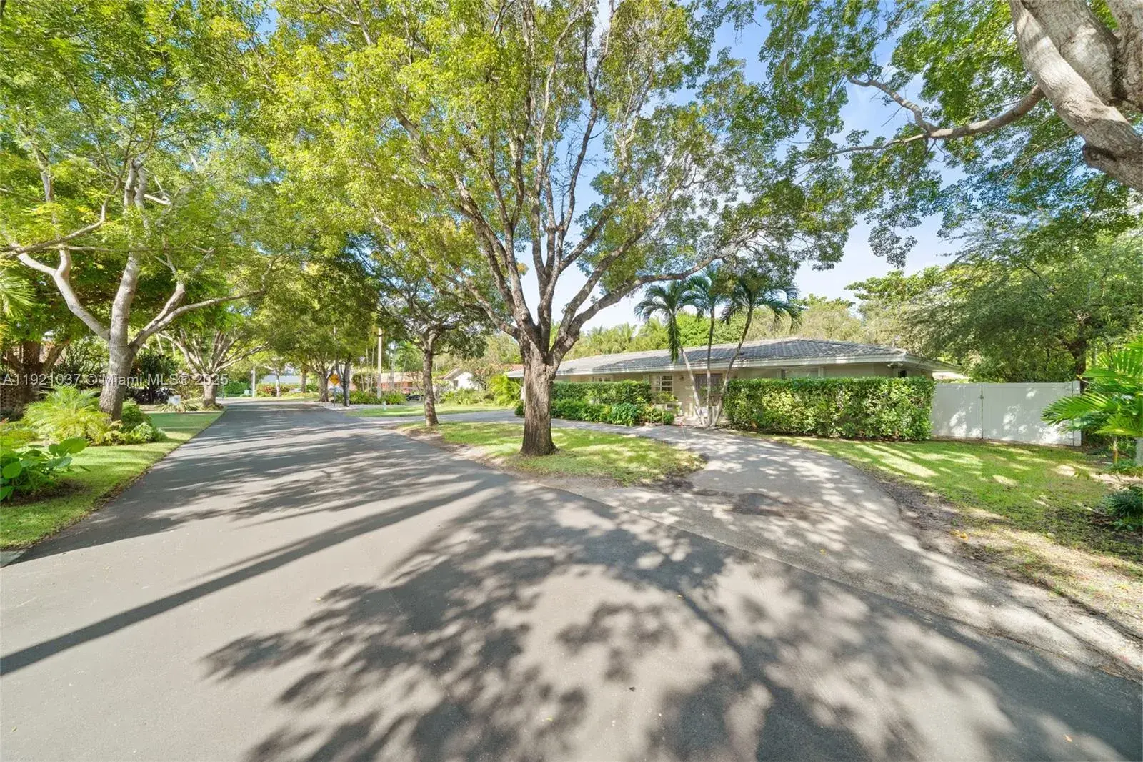 341 Island Dr, Key Biscayne FL 33149