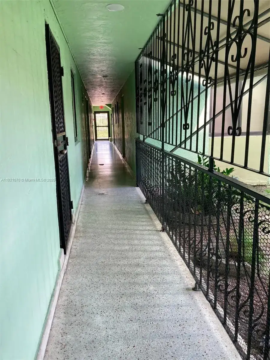 1530 SW 2nd St # 103, Miami FL 33135 photo 2