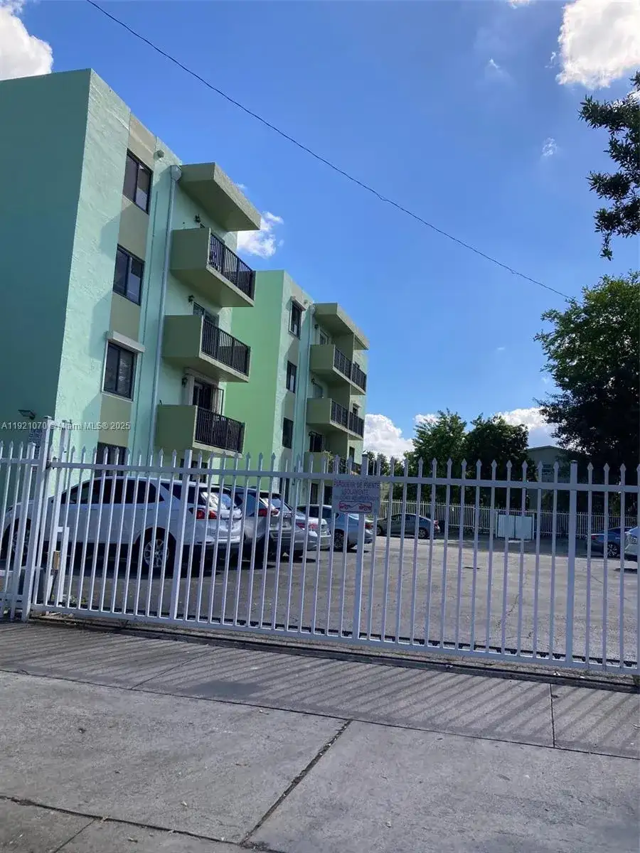 1530 SW 2nd St # 103, Miami FL 33135 photo 3
