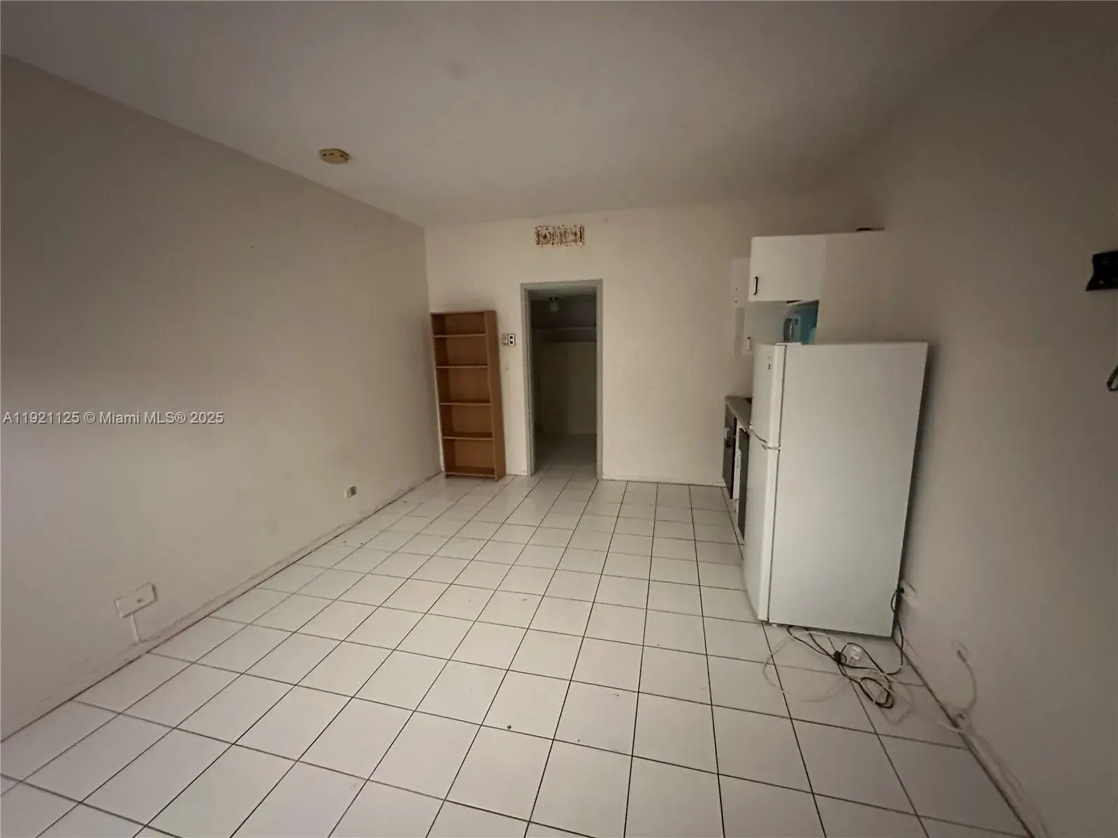 26 Diplomat Pkwy # 2380, Hallandale Beach FL 33009