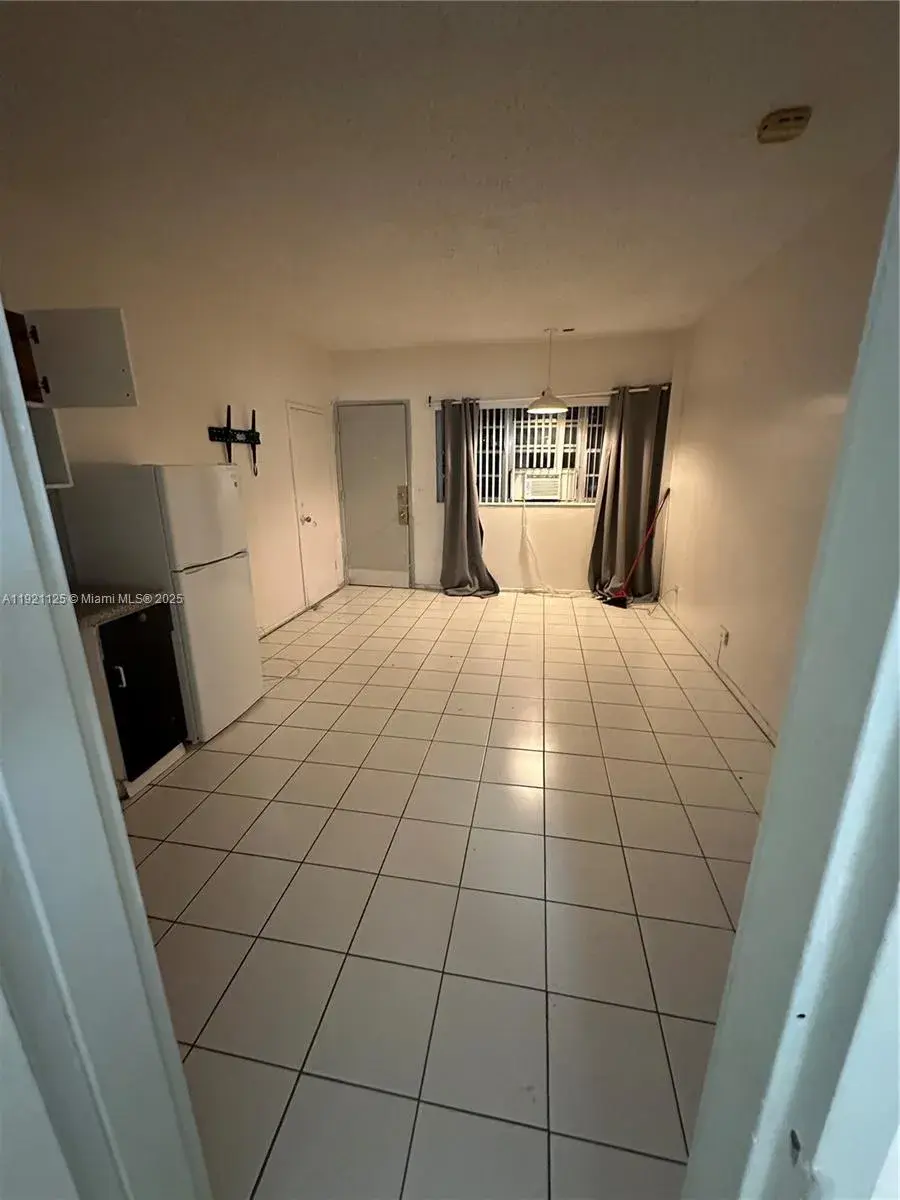 26 Diplomat Pkwy # 2380, Hallandale Beach FL 33009