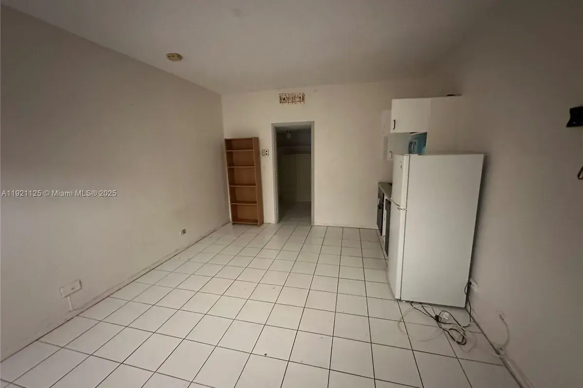 26 Diplomat Pkwy # 2380, Hallandale Beach FL 33009