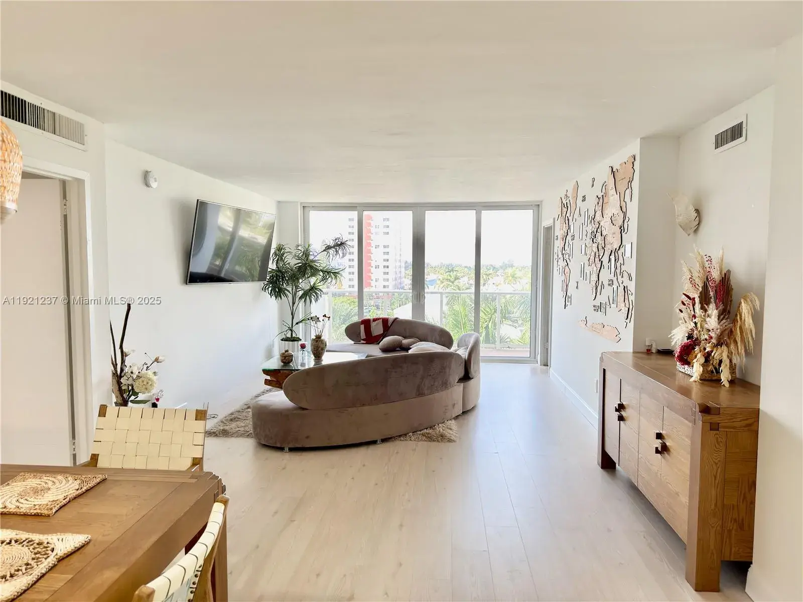 3140 S Ocean Dr # 512, Hallandale Beach FL 33009