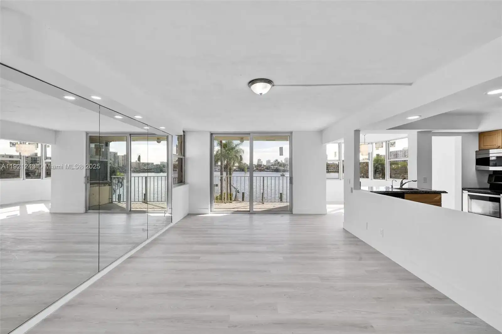 16570 NE 26th Ave, North Miami Beach FL 33160 photo 2