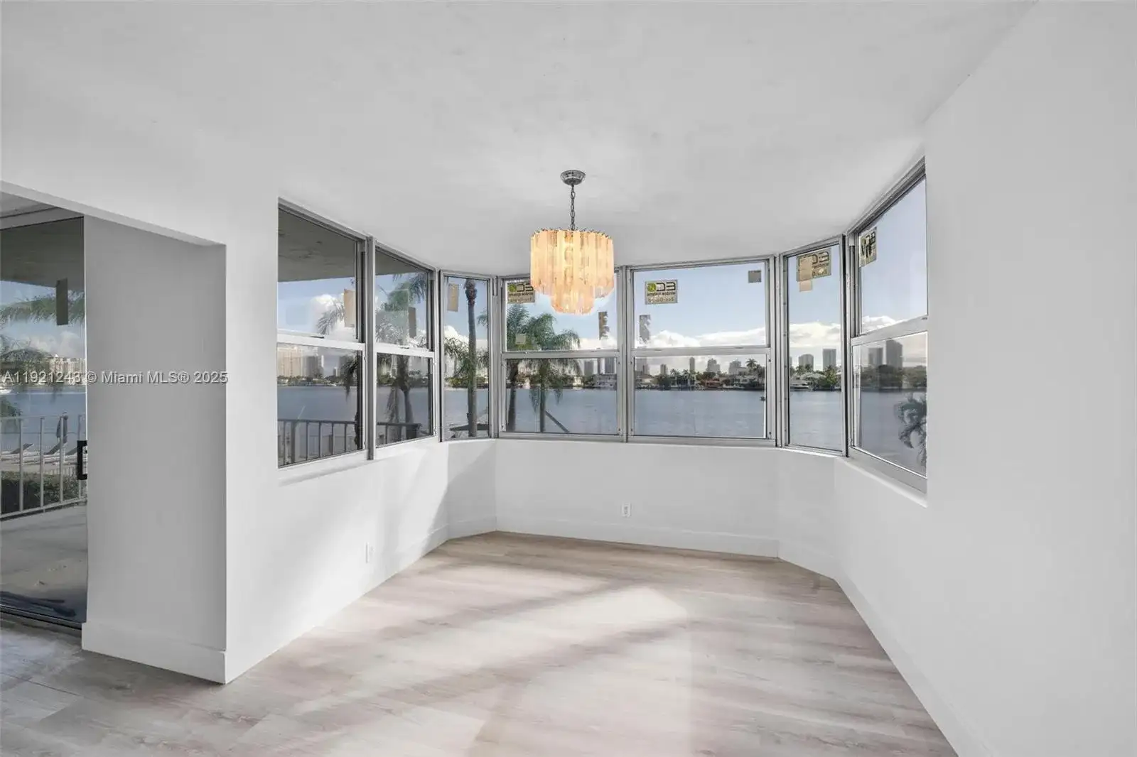 16570 NE 26th Ave, North Miami Beach FL 33160 photo 5