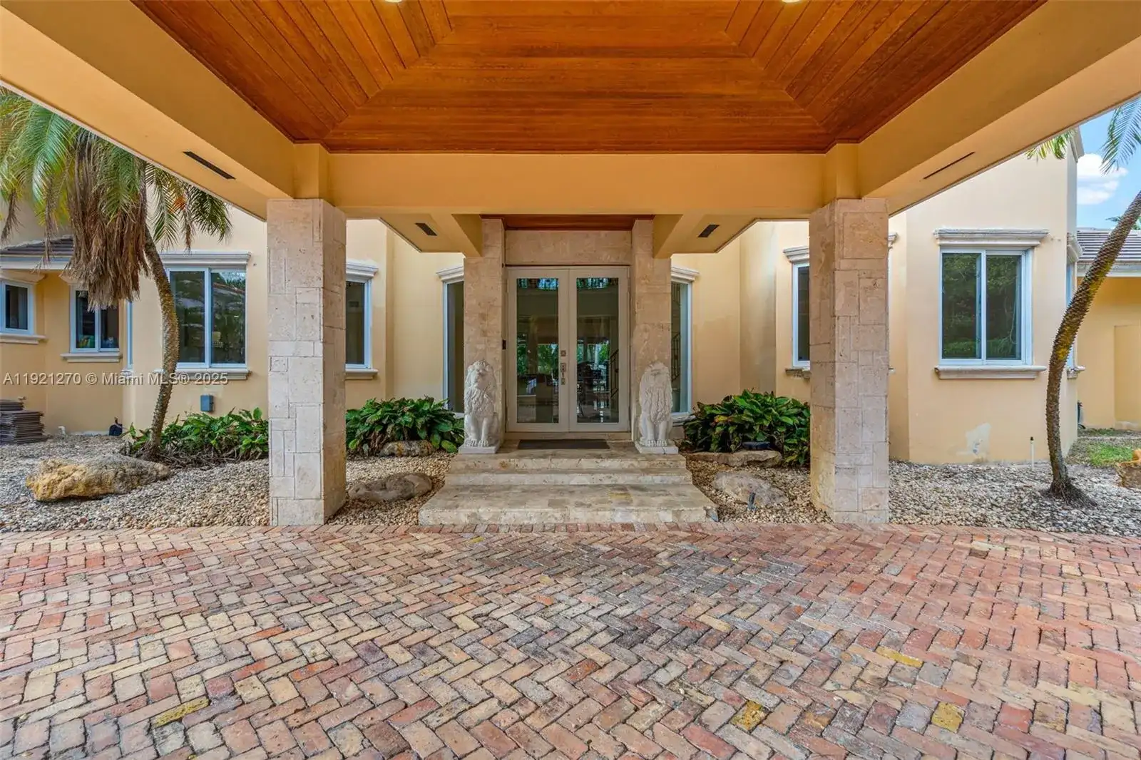 7225 Gleneagle Dr, Miami Lakes FL 33014 photo 4