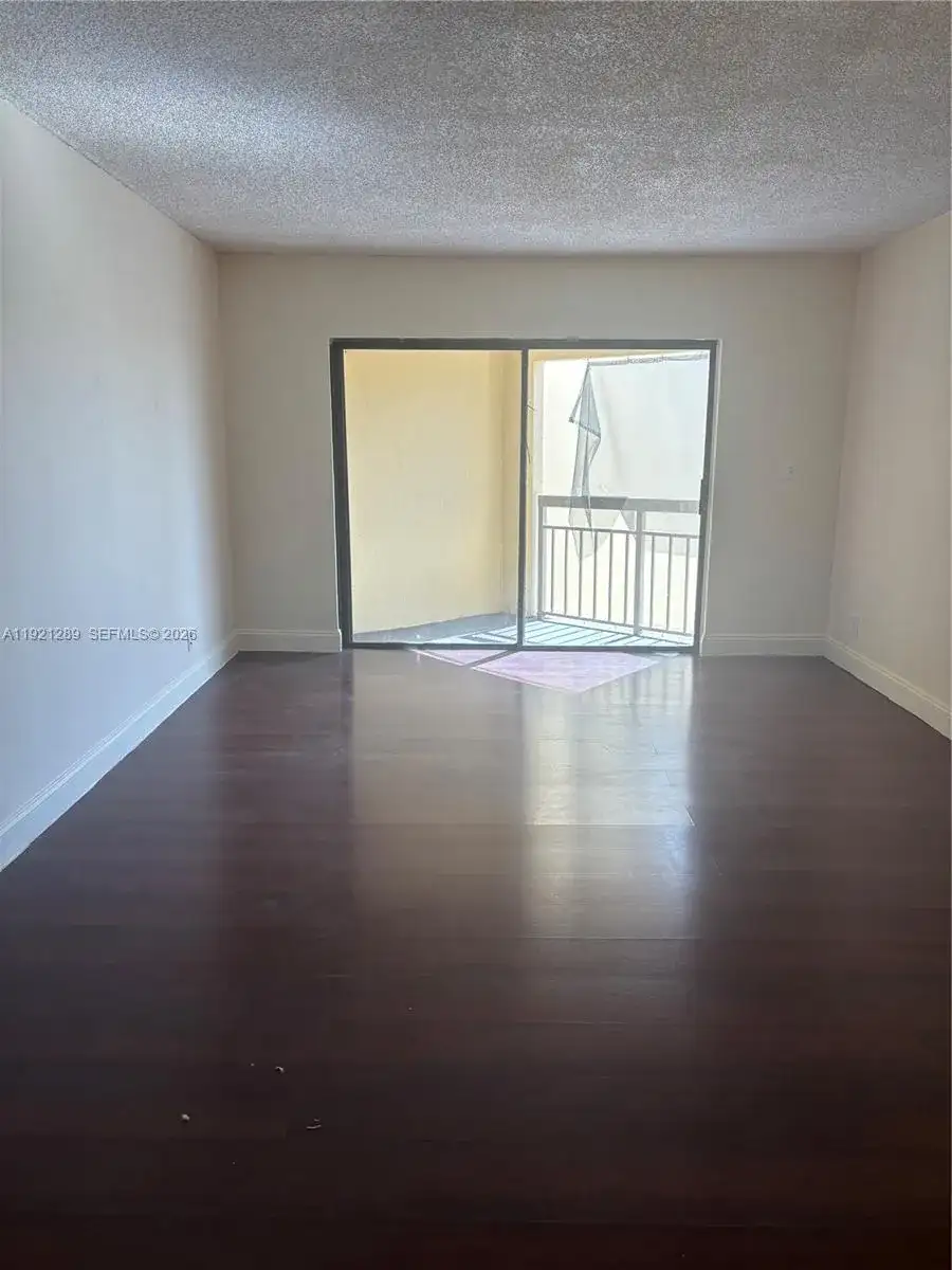 8290 Lake Dr # 528, Doral FL 33166 photo 4
