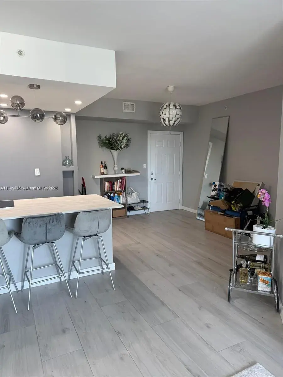 275 NE 18th St # 1405, Miami FL 33132