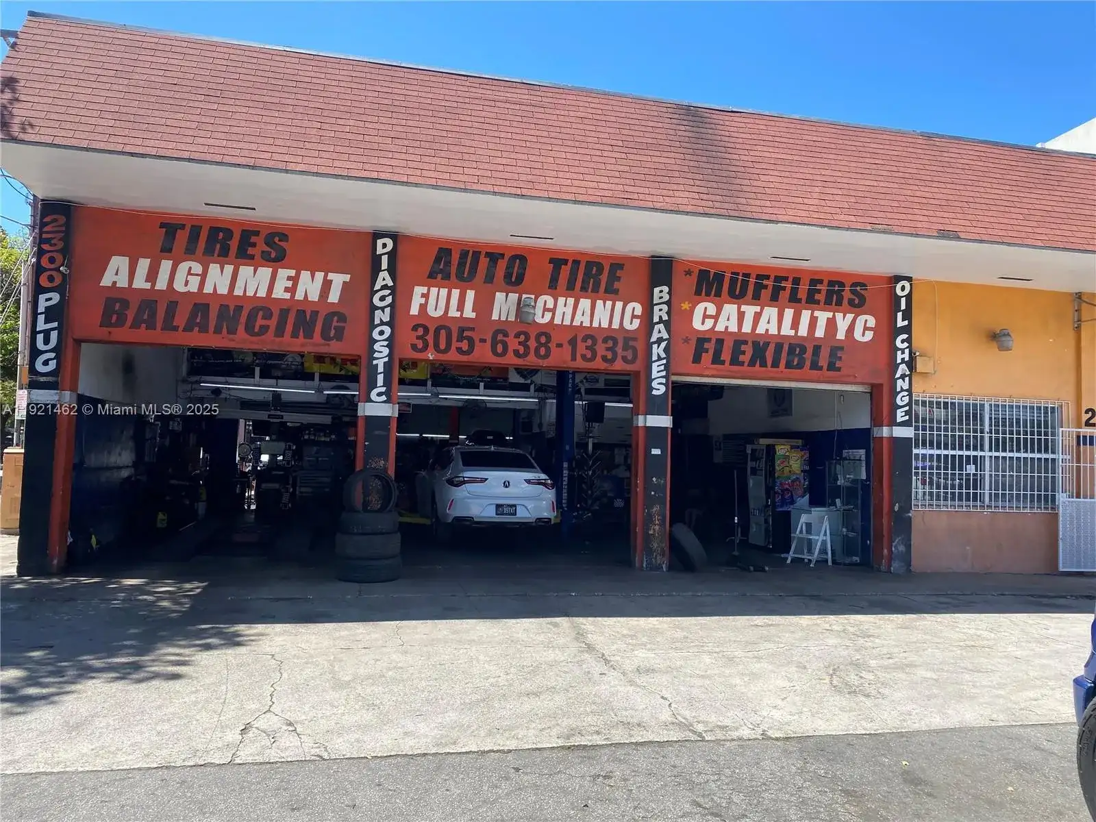 2300 NW 17th st, Miami FL 33142 photo 2