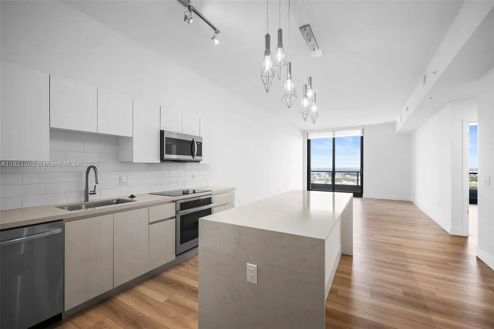 101 Diplomat Pkwy # 2507, Hallandale Beach FL 33009